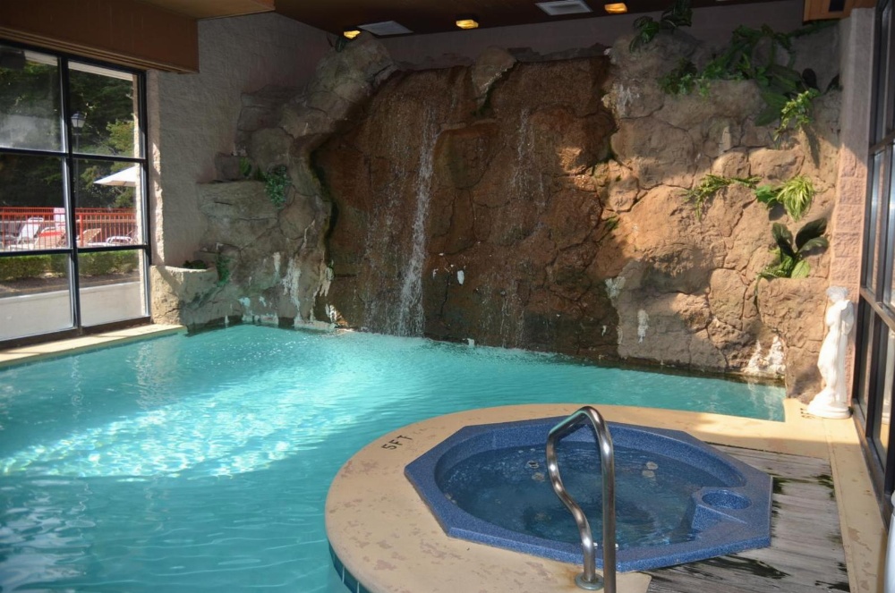 Zoders Inn and Suites Main image